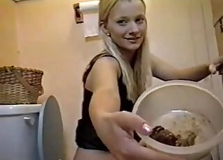 Big booty woman playing in a solo shit gals movies